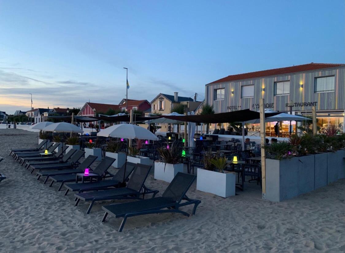 Acadie Saint Victor - Hotel Restaurant - Face Mer - Chatelaillon Plage Екстериор снимка