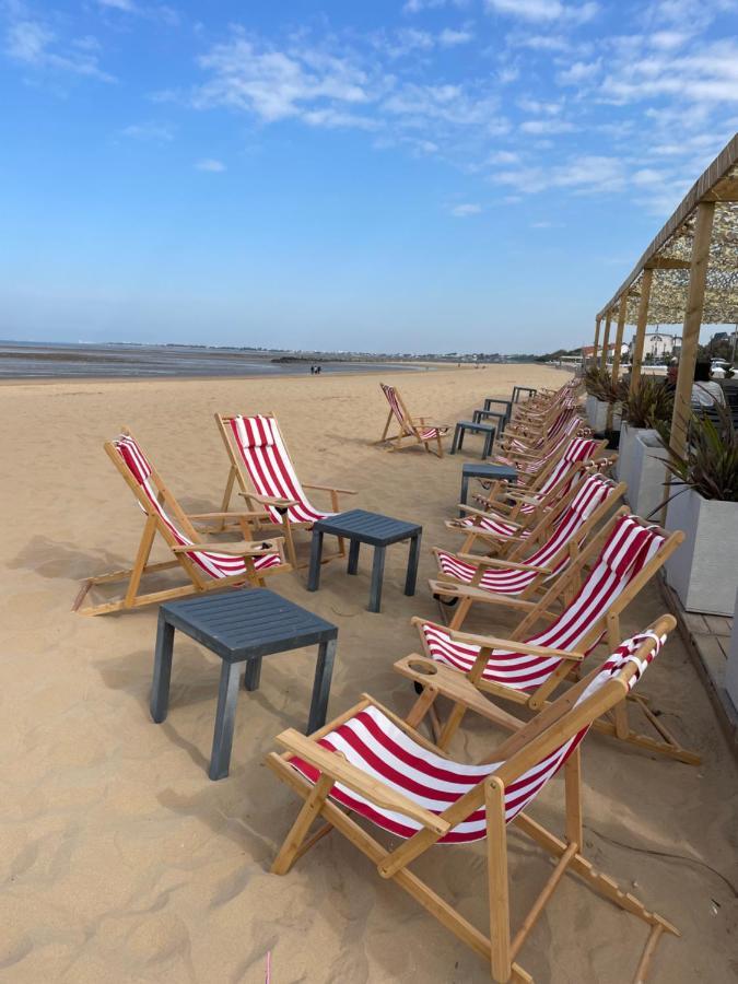 Acadie Saint Victor - Hotel Restaurant - Face Mer - Chatelaillon Plage Екстериор снимка