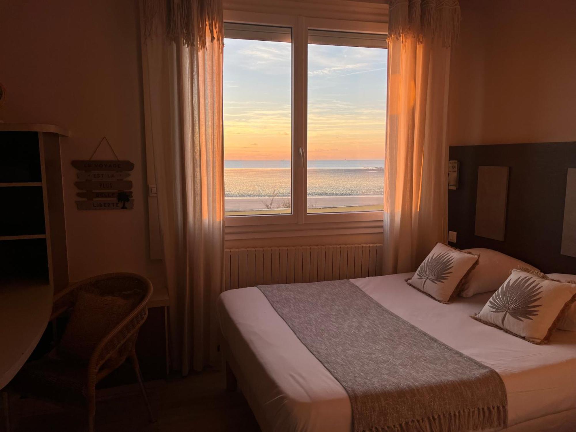 Acadie Saint Victor - Hotel Restaurant - Face Mer - Chatelaillon Plage Екстериор снимка