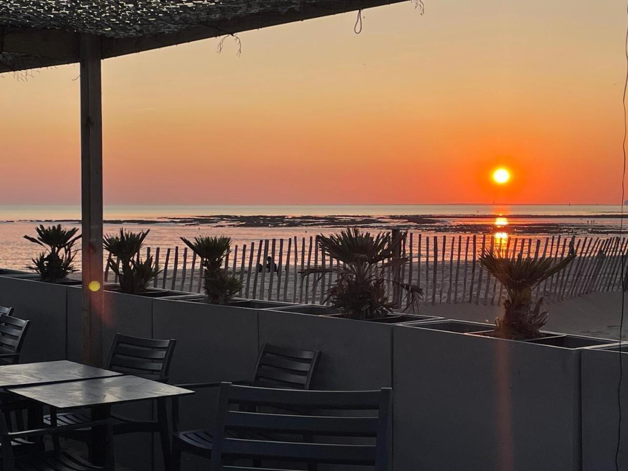 Acadie Saint Victor - Hotel Restaurant - Face Mer - Chatelaillon Plage Екстериор снимка