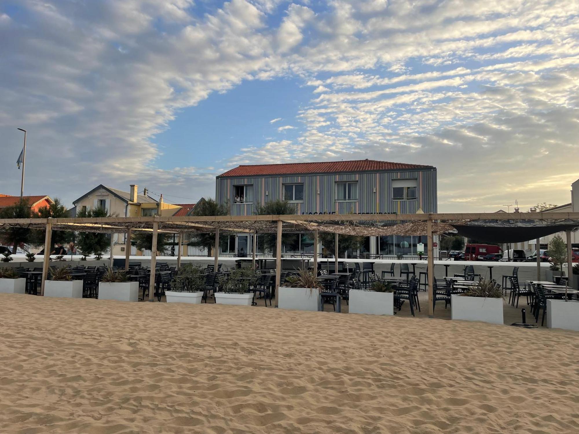 Acadie Saint Victor - Hotel Restaurant - Face Mer - Chatelaillon Plage Екстериор снимка