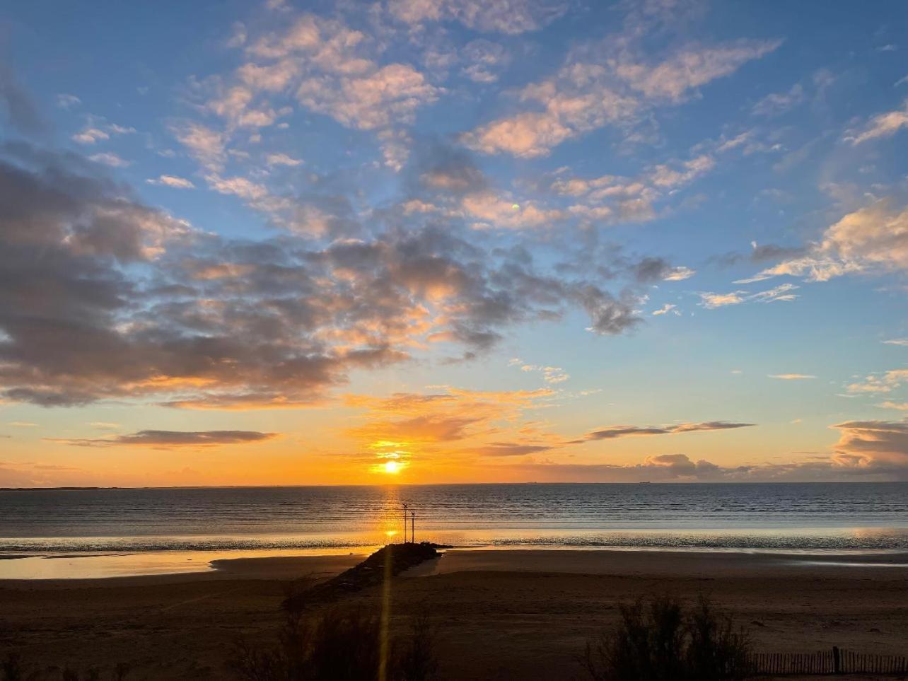 Acadie Saint Victor - Hotel Restaurant - Face Mer - Chatelaillon Plage Екстериор снимка