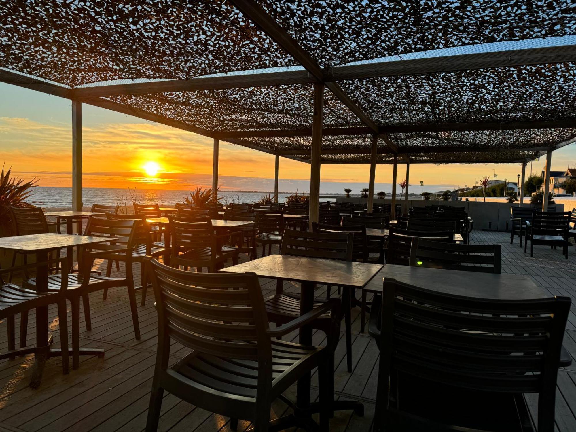 Acadie Saint Victor - Hotel Restaurant - Face Mer - Chatelaillon Plage Екстериор снимка