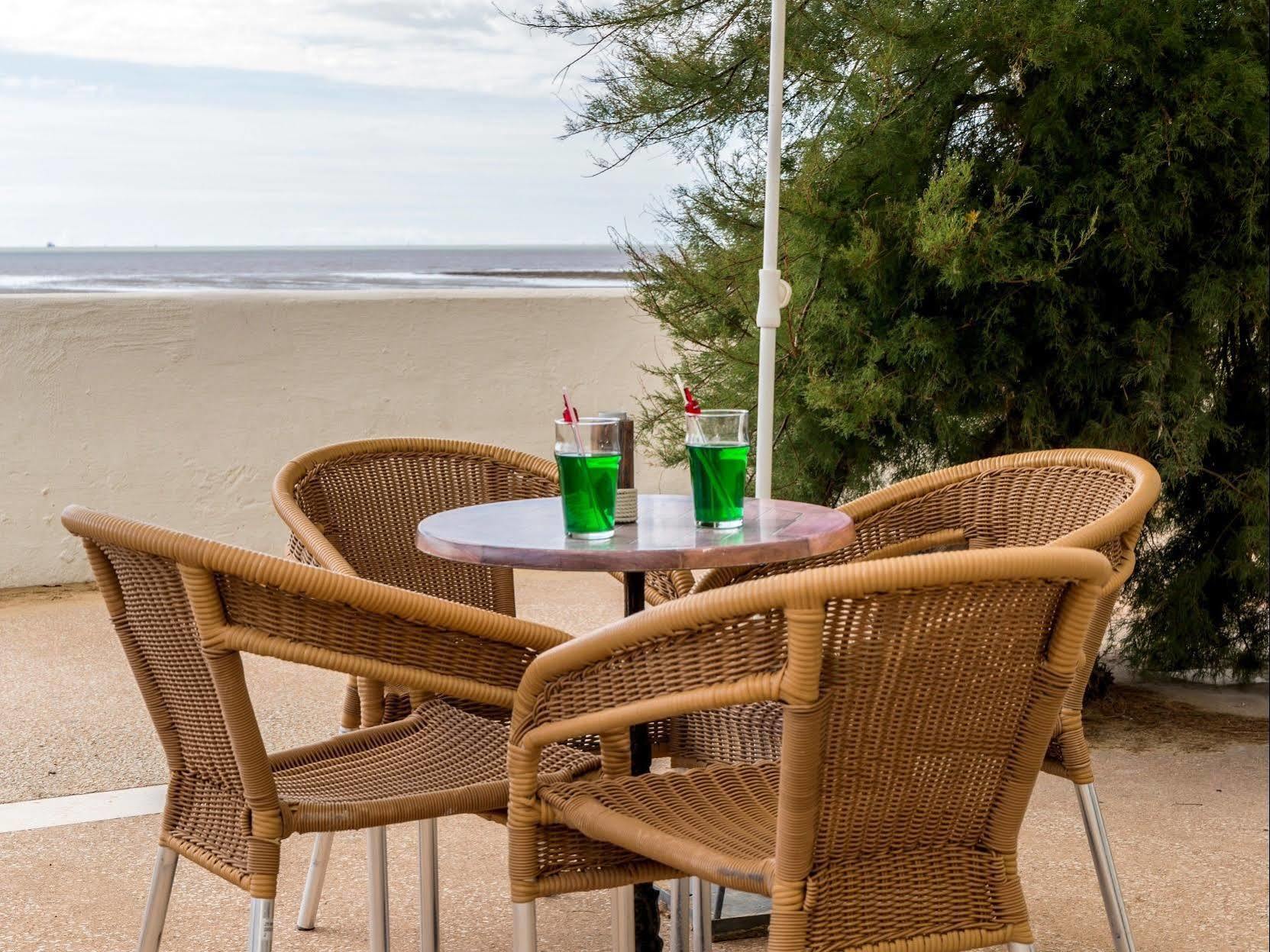 Acadie Saint Victor - Hotel Restaurant - Face Mer - Chatelaillon Plage Екстериор снимка
